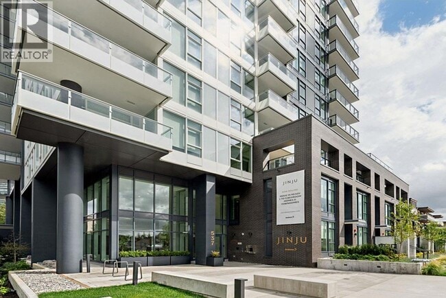 537 Cottonwood Ave in Coquitlam, BC - Building Photo - Building Photo