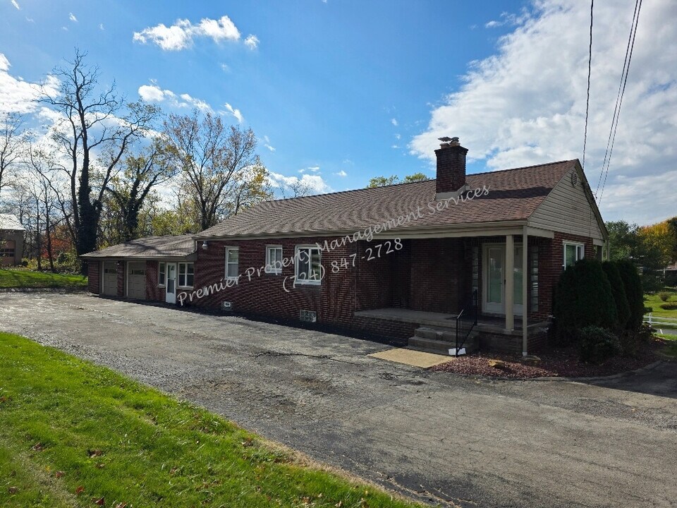 2361 Darlington Rd in Beaver Falls, PA - Building Photo