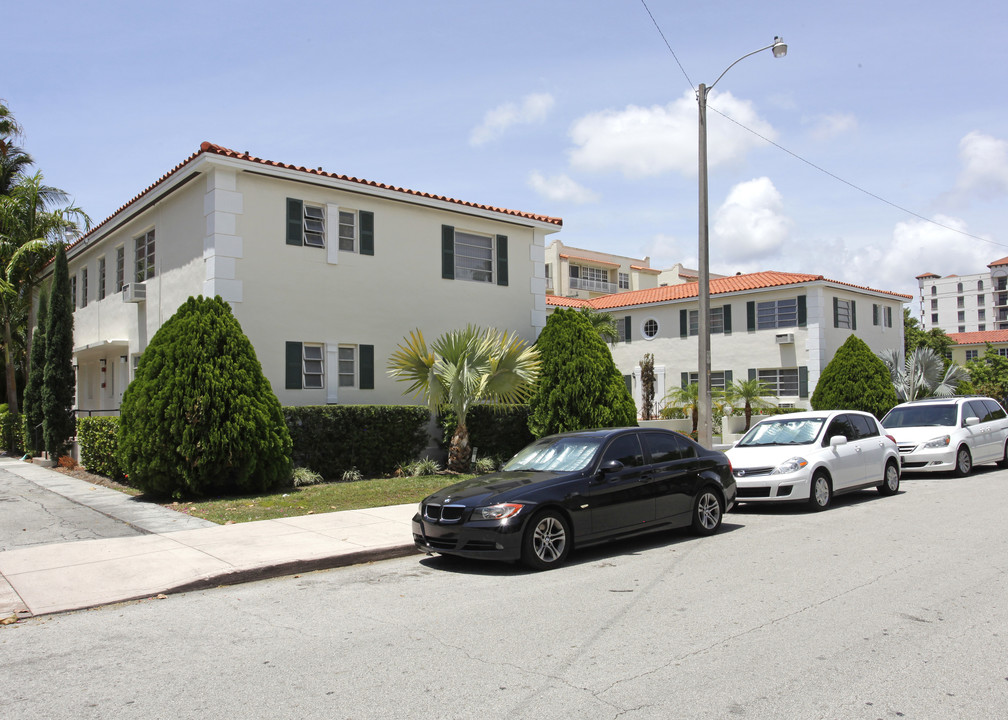 22-26 Madeira Ave in Coral Gables, FL - Foto de edificio