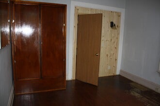 117 E Howard St, Unit 3 in Winona, MN - Building Photo - Building Photo