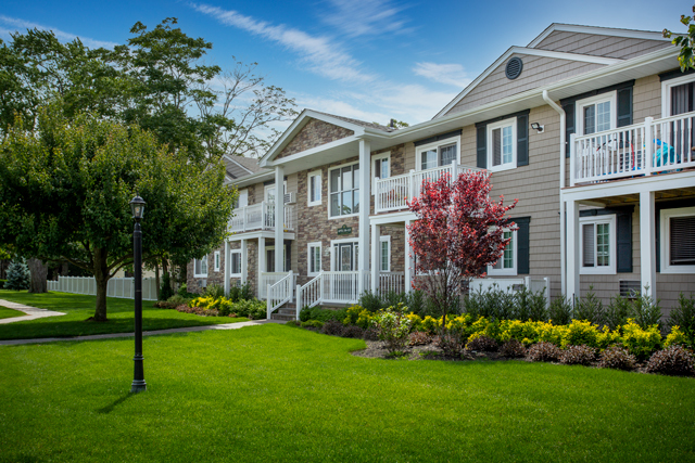 Fairfield Creekside At Patchogue Village in Patchogue, NY - Foto de edificio