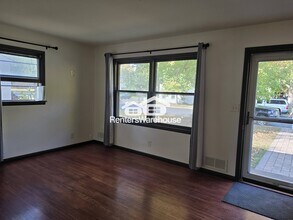810 3rd Ave E in Shakopee, MN - Building Photo - Building Photo