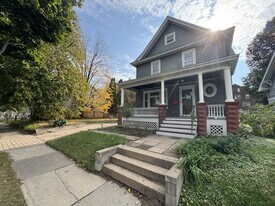 980 6th St E in St. Paul, MN - Building Photo