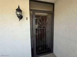 212 Deerwood Cir in Naples, FL - Foto de edificio - Building Photo