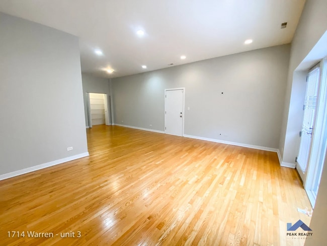 45 N Paulina St, Unit 2 in Chicago, IL - Building Photo - Building Photo