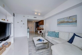 465 Brickell Ave, Unit 904 in Miami, FL - Building Photo - Building Photo