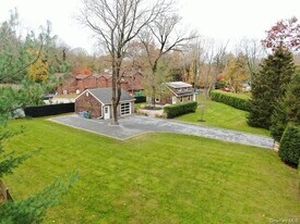 414 Thompson St in Port Jefferson, NY - Building Photo