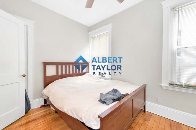 104 Strathmore Rd, Unit 4