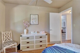 360 Charlemagne Blvd in Naples, FL - Foto de edificio - Building Photo