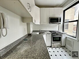 West 55th Street in New York, NY - Building Photo