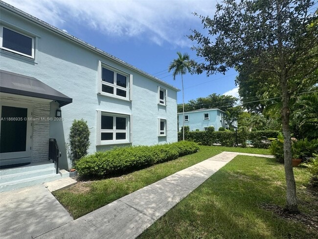7635 SW 57th Ave in South Miami, FL - Building Photo - Building Photo