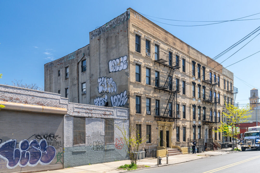 516-518 Morgan Ave in Brooklyn, NY - Building Photo