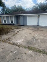 3120 Royal St in Baytown, TX - Building Photo