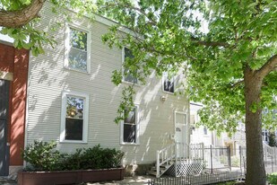 1834 W Henderson St, Unit J02P in Chicago, IL - Building Photo