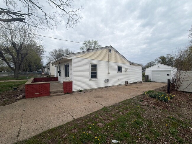 1604 S Kneer Ave in Peoria, IL - Foto de edificio - Building Photo
