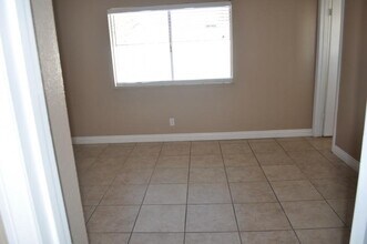 401 Calaveras Ct in Las Vegas, NV - Building Photo - Building Photo