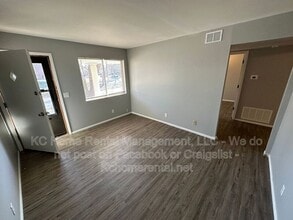 2210 NE 77th St in Kansas City, MO - Building Photo - Building Photo
