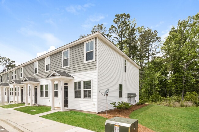 101 Morning Line Dr in Moncks Corner, SC - Building Photo - Building Photo