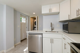 7302 29th Ave SW in Seattle, WA - Building Photo - Building Photo