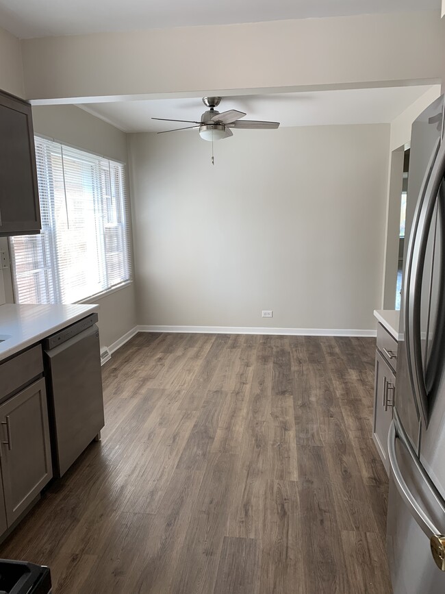 5338 W Sunnyside Ave, Unit #2 in Chicago, IL - Building Photo - Building Photo