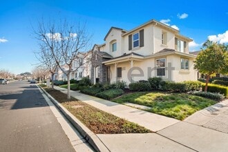 2060 Salice Wy in Brentwood, CA - Building Photo - Building Photo