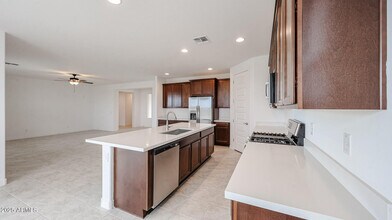 25095 N 171st Ave in Surprise, AZ - Building Photo - Building Photo