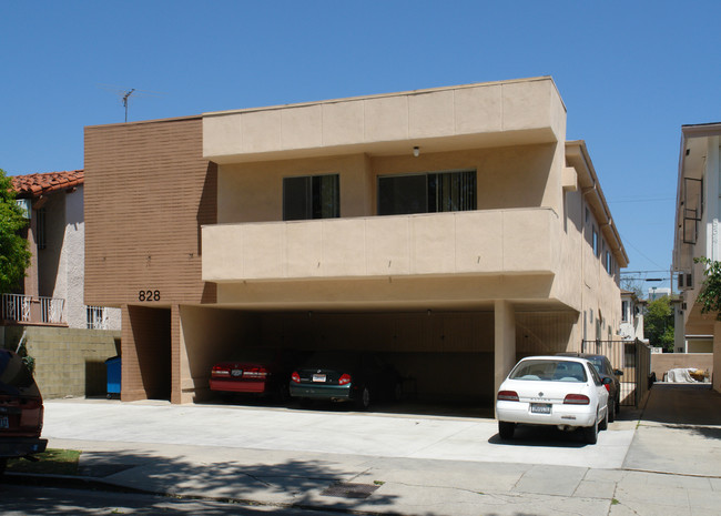 828 S Holt Ave in Los Angeles, CA - Building Photo - Building Photo