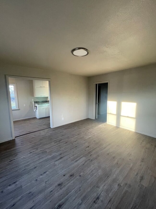 property at 1614 B St NW