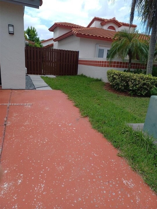 14727 SW 112th Terrace in Miami, FL - Building Photo