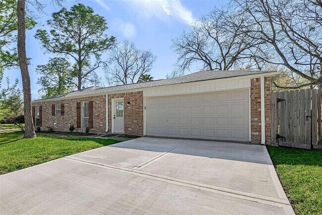 13902 Wickersham Ln in Houston, TX - Building Photo - Building Photo
