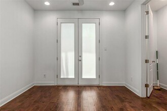 611 Mazal Ln in Houston, TX - Building Photo - Building Photo