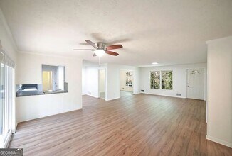 325 Segrest Cir in Athens, GA - Building Photo - Building Photo