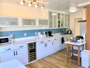 306 Lee St in Oakland, CA - Building Photo - Building Photo