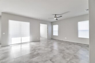 5206 Fern Row Ln in Tampa, FL - Building Photo - Building Photo