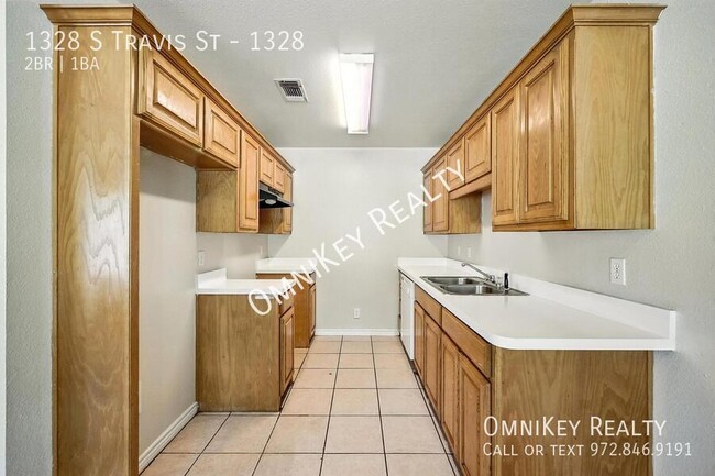 1328 S Travis St in Sherman, TX - Building Photo - Building Photo