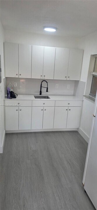 2460 SW 15th St in Miami, FL - Building Photo