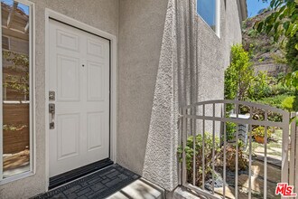 682 Palisades Dr in Los Angeles, CA - Building Photo - Building Photo