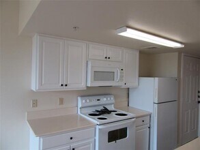 7522 Holly Hill Dr in Dallas, TX - Building Photo - Building Photo