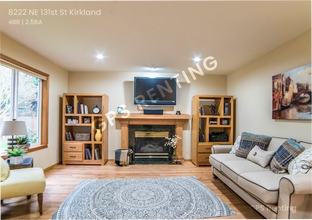 8222 NE 131st St in Kirkland, WA - Foto de edificio - Building Photo