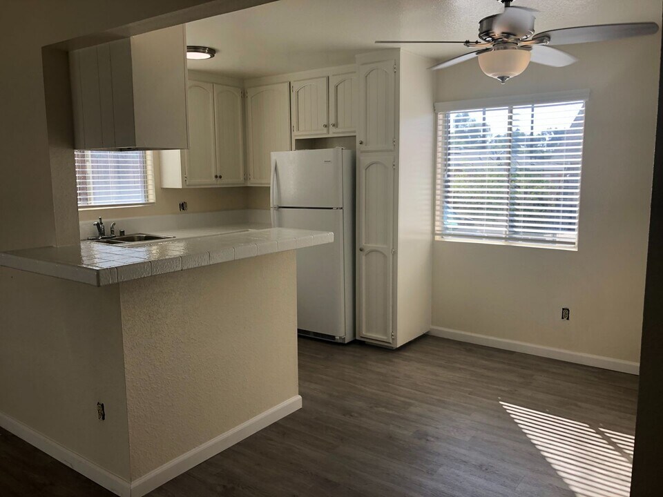 4670 Kensington Dr in San Diego, CA - Building Photo