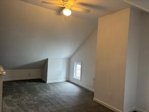 36 W Simpson St in Mechanicsburg, PA - Foto de edificio - Building Photo