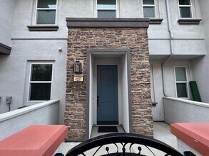 4137 Rio Azul Way in Oceanside, CA - Building Photo - Building Photo