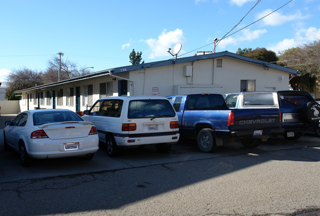 736 N G St in Lompoc, CA - Foto de edificio - Building Photo