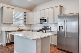 1134 Tomball Downs Dr in Tomball, TX - Building Photo - Building Photo
