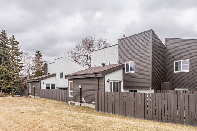 Kings Hill in Edmonton, AB - Building Photo - Building Photo