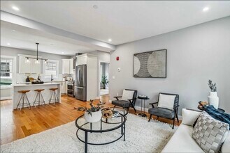 16 Alston St in Somerville, MA - Building Photo - Building Photo
