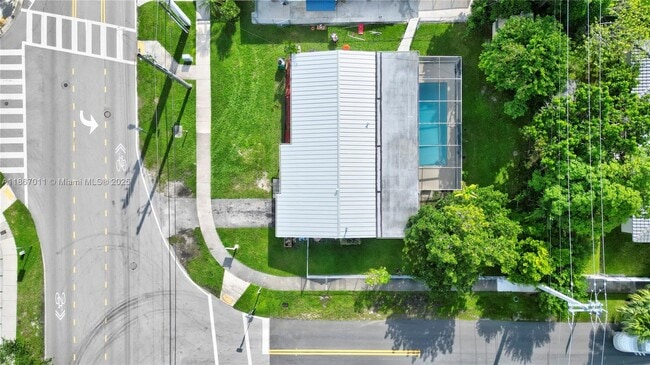 8942 SW 16th St in Miami, FL - Building Photo - Building Photo