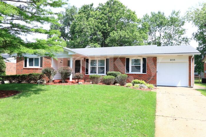 2155 Canterbury Dr in Florissant, MO - Foto de edificio