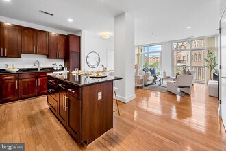 2772 Lighthouse Point E in Baltimore, MD - Building Photo - Building Photo