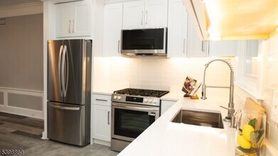 65 Poe Ave in Newark, NJ - Building Photo - Building Photo